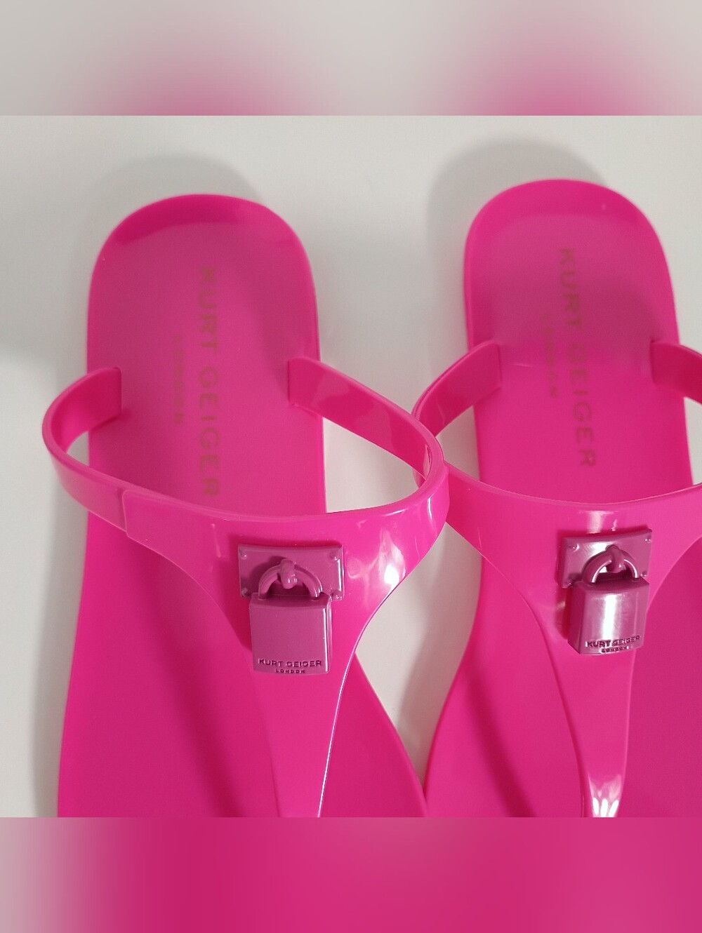 Kurt Geiger London Brixton Fushia Pink Jelly Thong Sandals Size 37/US 7 - Picture 4 of 11